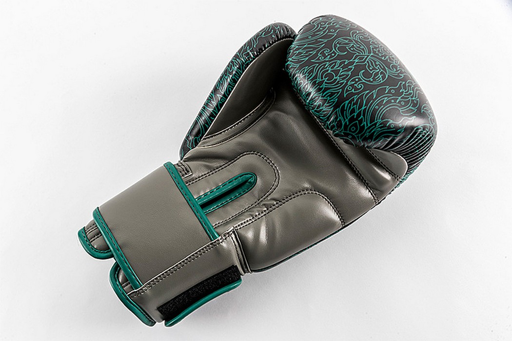 Боксерские перчатки UFC PRO Thai Naga Green, 14oz 1050_700